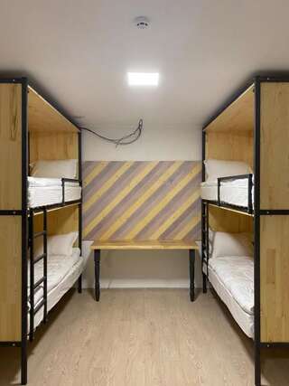 Отель Gora Буковель Кровать в общем номере с 4 кроватями-2